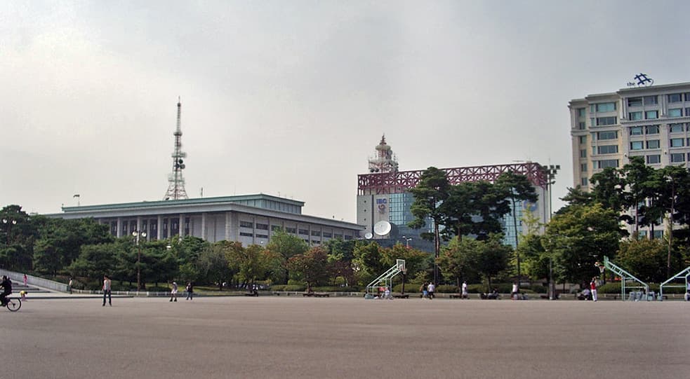 KBS '달이 뜨는 강' 배우 지수 학교폭력 하차·재촬영 사태