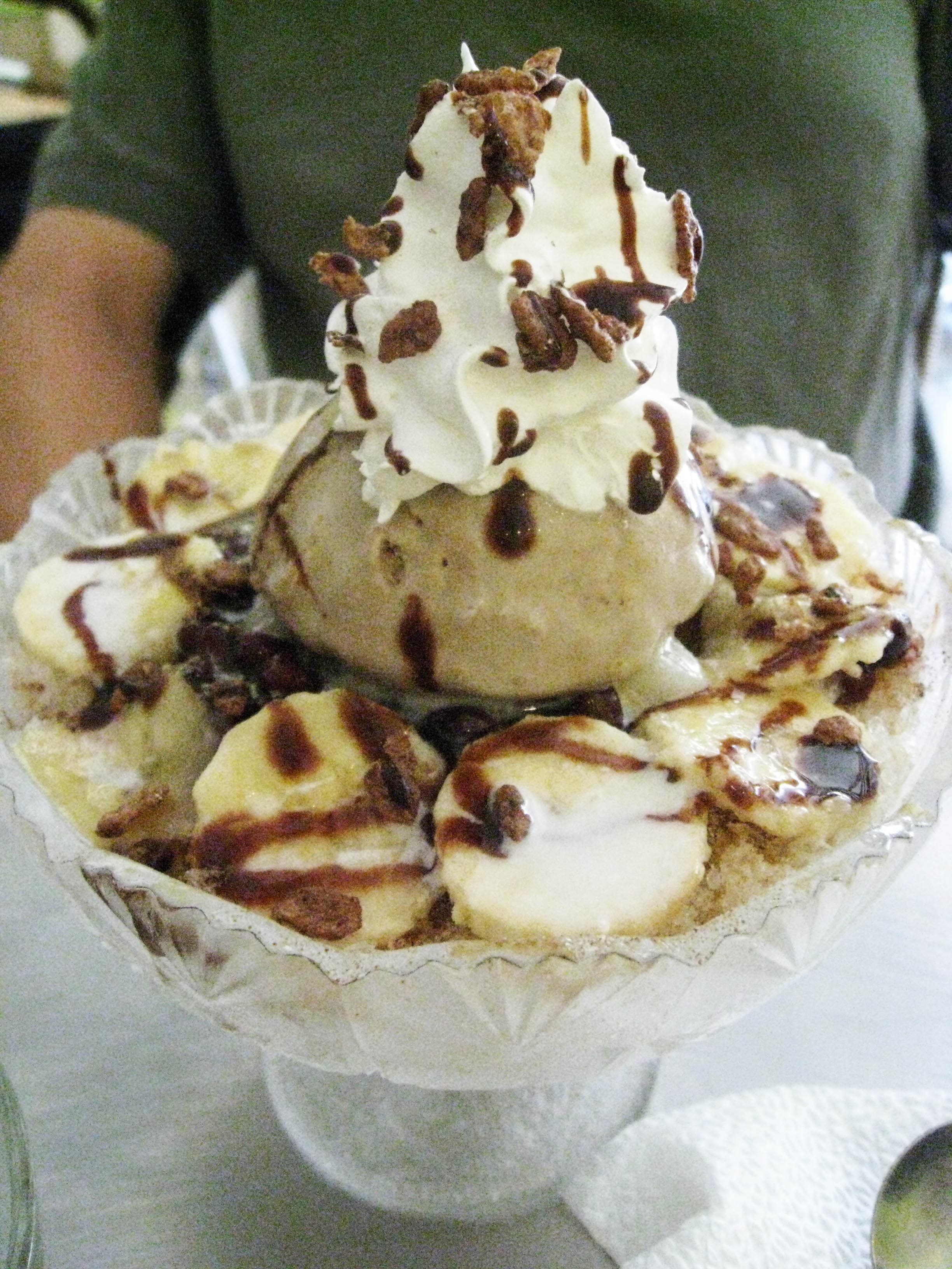 설빙 가맹점 위생 논란, 배수구 청소 장갑으로 빙수 조리