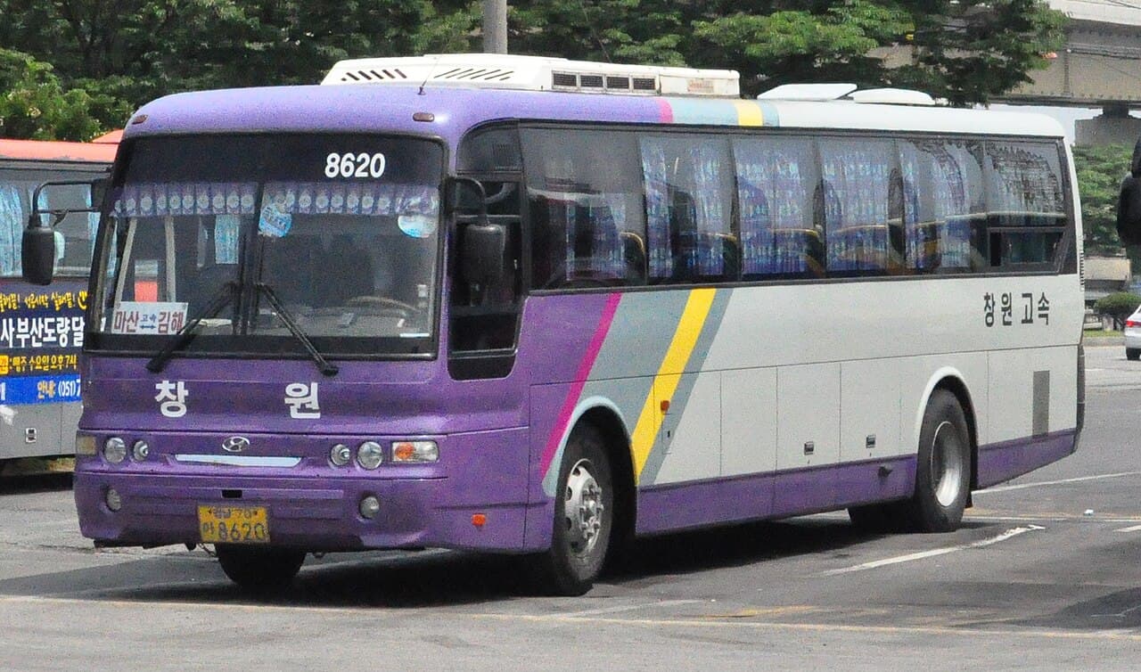 창원 중앙대로 대학생 3명 초과속 승용차 주차버스 충돌 참사