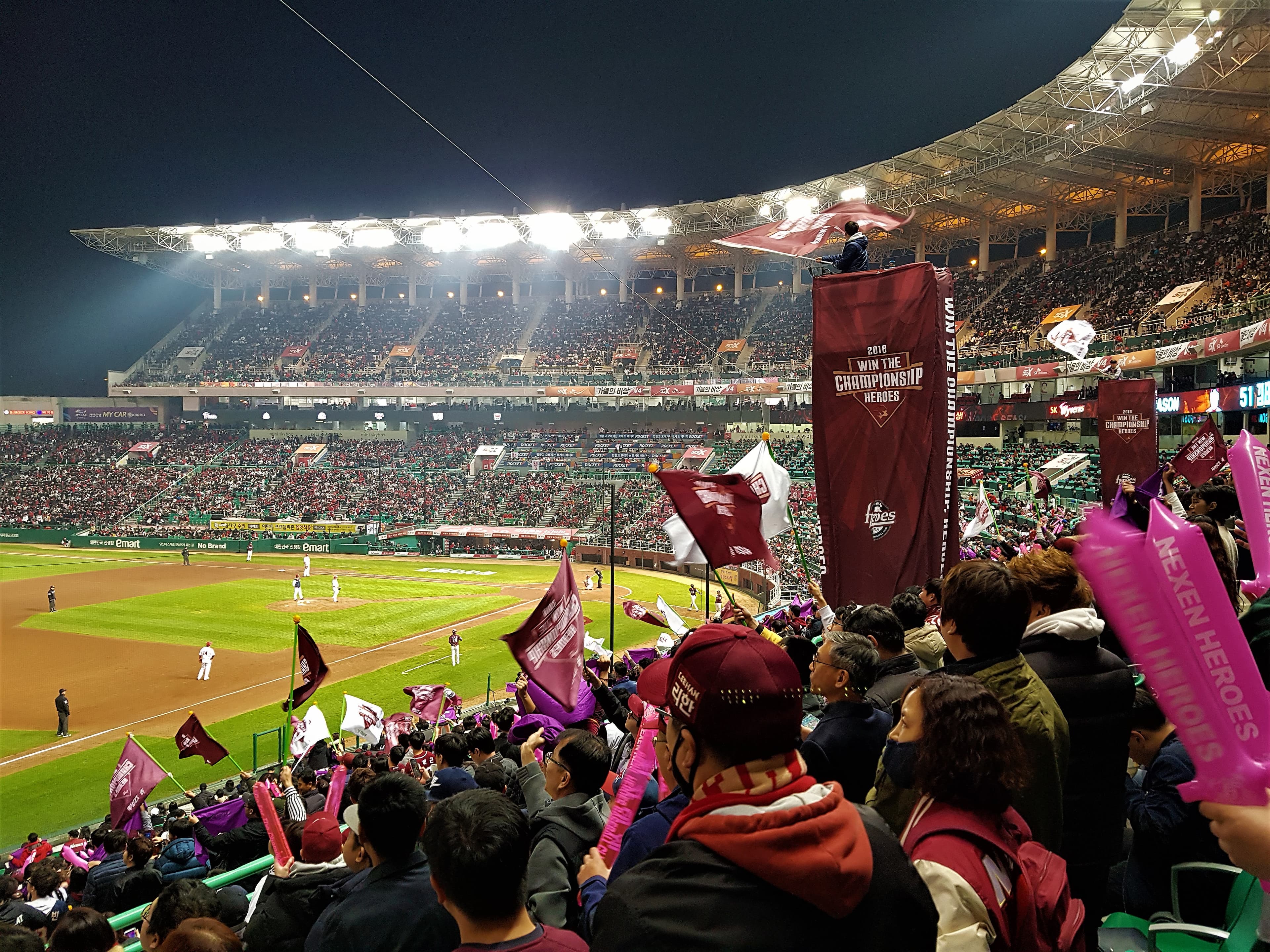 전 프로야구 선수 조용훈, 유튜브 생방송 중 옥상 추락사