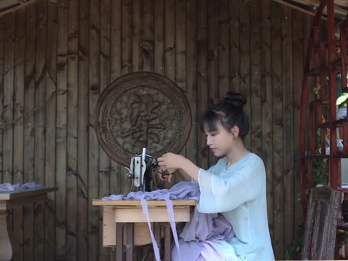 중국 유튜버 리쯔치, 소속사 웨이니엔과 지분 분쟁으로 3년 잠적