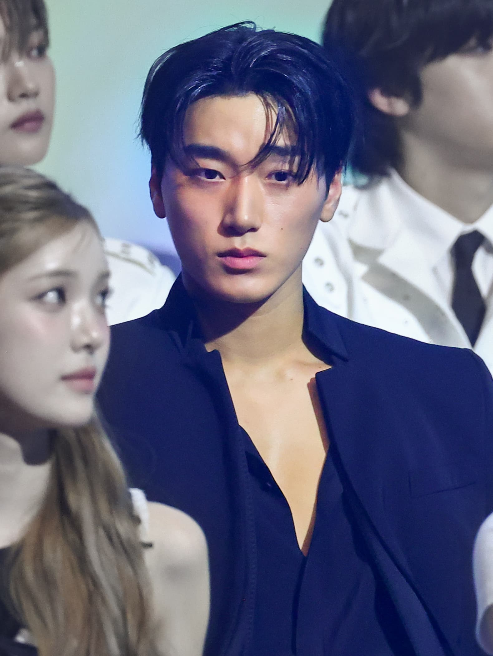 일본 유튜버 가믹스, ATEEZ 최산 흉내내며 '눈찢기' 인종차별 논란