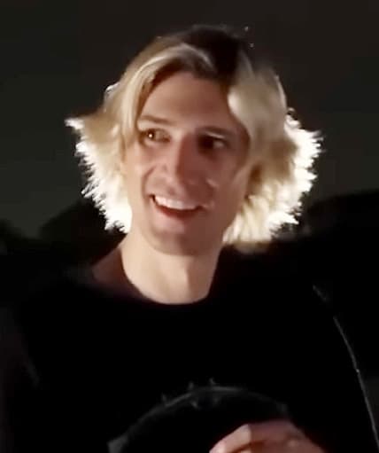xQc 트위치 연쇄 정지와 폴가이즈 스트림 스나이핑 트위치 라이벌즈 징계