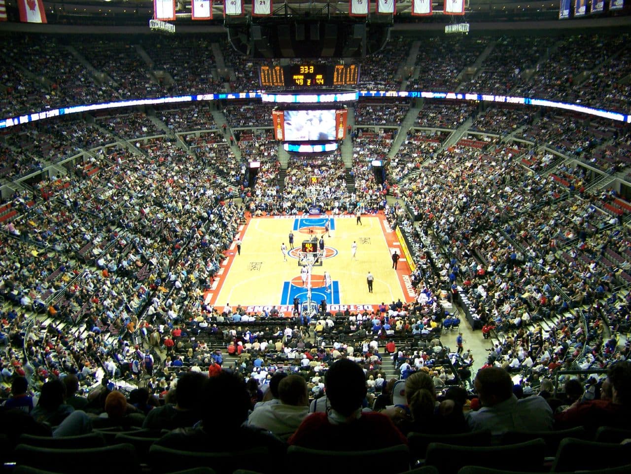 말리스 앳 더 팰리스, 2004 NBA 인디애나-디트로이트 관중 난투극과 아르테스트 시즌 아웃 징계